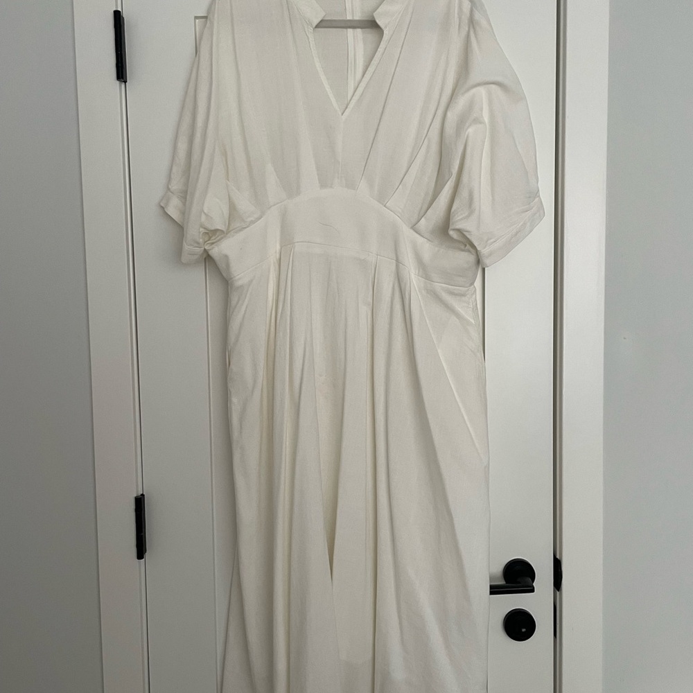 Cider Elegant White V-Neck Dress